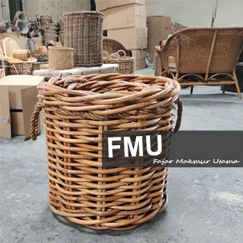 Rattan CL basket with rope handle