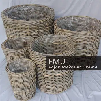 Round rattan basket