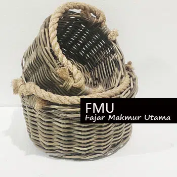 RATTAN ROUND BASKET WITH ROPE HANDLE